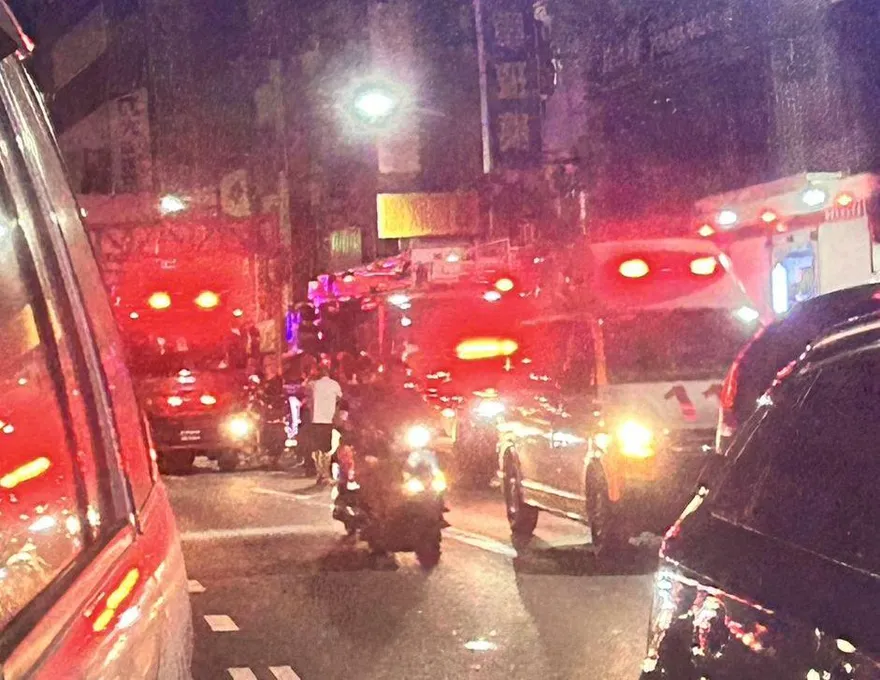 台南機車行大火「蓄電池燒起來」！緊急救出13人
