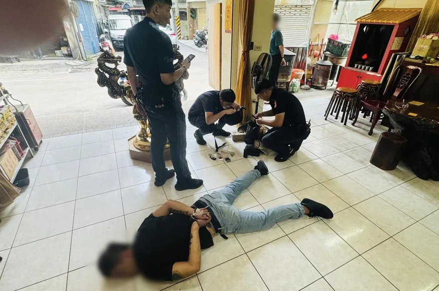 影/「淡水鄭捷」持槍恐嚇宮廟索賠　遭警大外割秒制伏