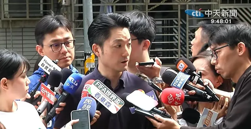 民進黨又被打爆！群起圍剿西門町遮陽傘　蔣萬安淡定反擊