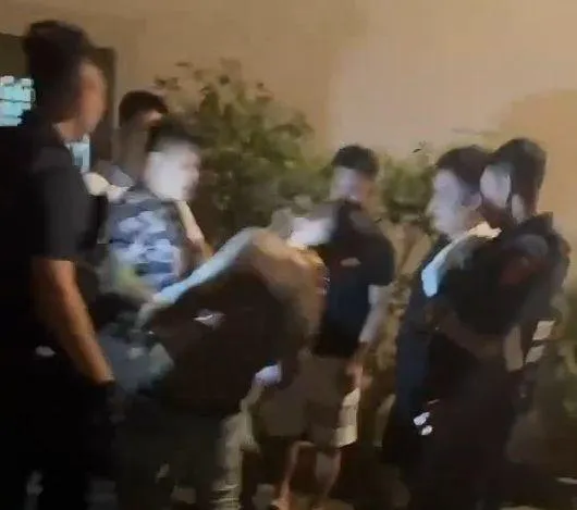 影/蹦闆當街打人警察袖手旁觀？黃瓊慧急發不自殺聲明