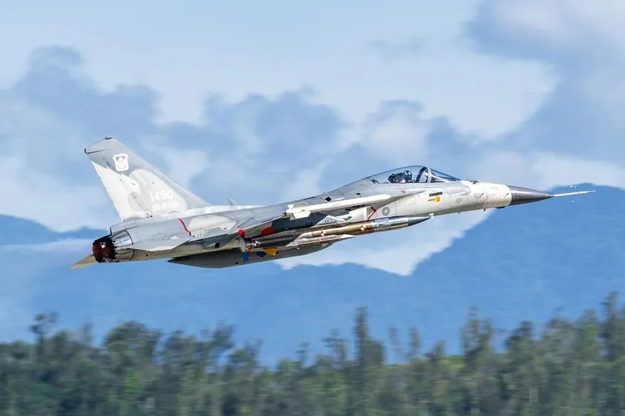 掛載空射型雄三飛彈　IDF戰機於九鵬外海試射成功