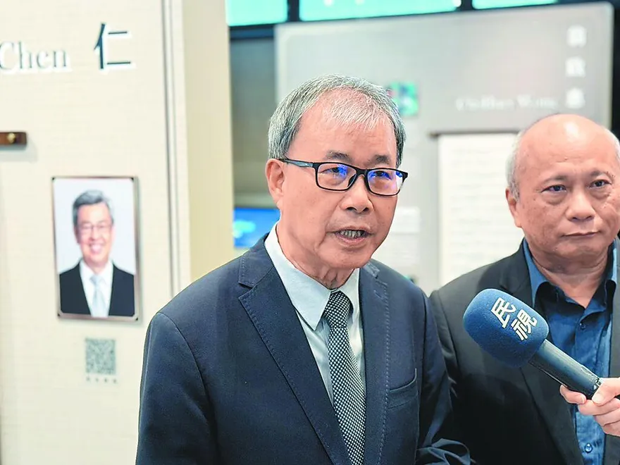 網全炸鍋！教育部「超長文」幫鄭英耀洗白　臉書遭灌爆