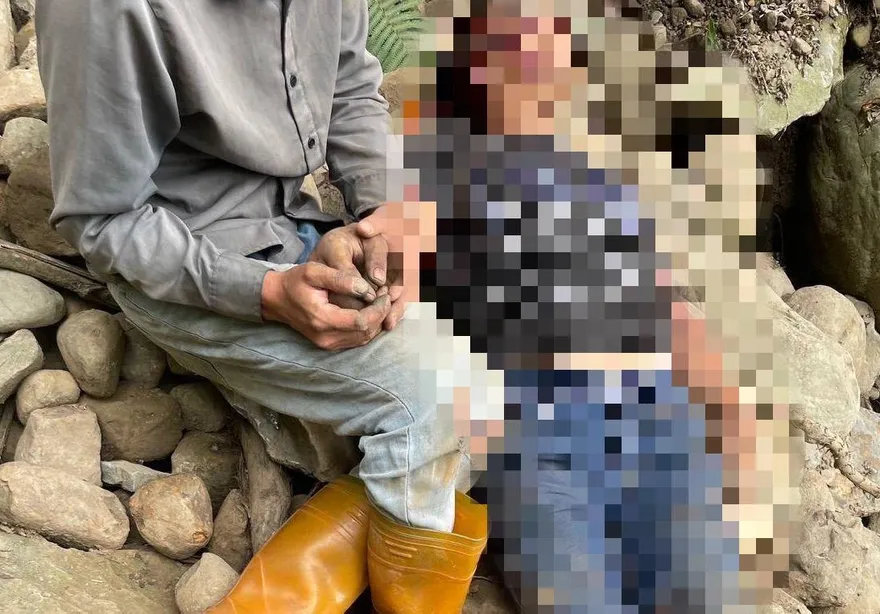 捨不得你走！嘉義男獵山豬墜百米深谷慘死　父緊握子冰冷手痛哭