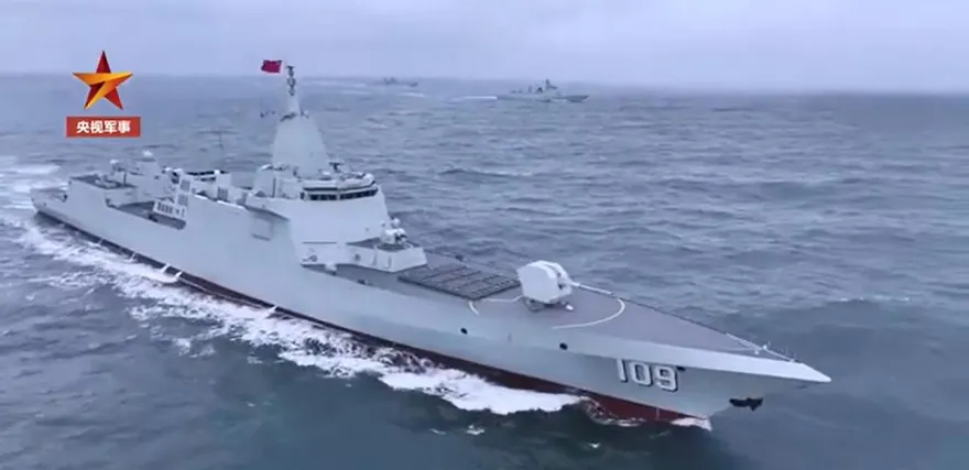 解放軍最新銳055型驅逐艦東莞號　穿越沖繩首度遠航訓練