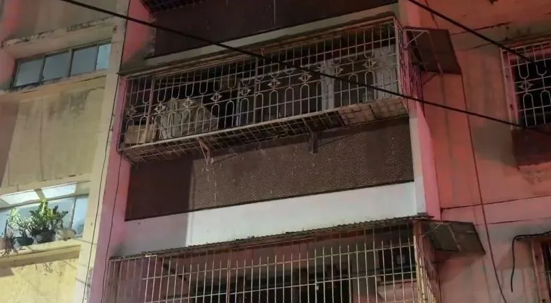 驚悚！高雄公寓「點亮不熄的廁所燈」　警破門驚見浮腫男屍