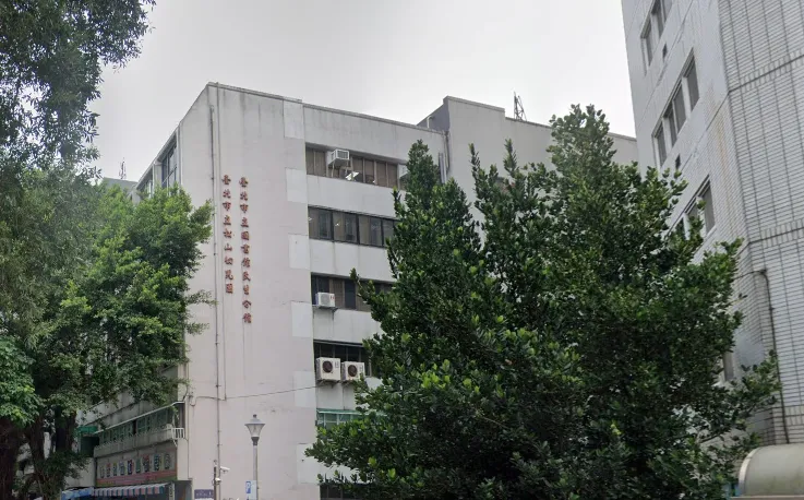 台北市立圖書館民生分館驚傳墜樓　21歲男魂斷B1車道