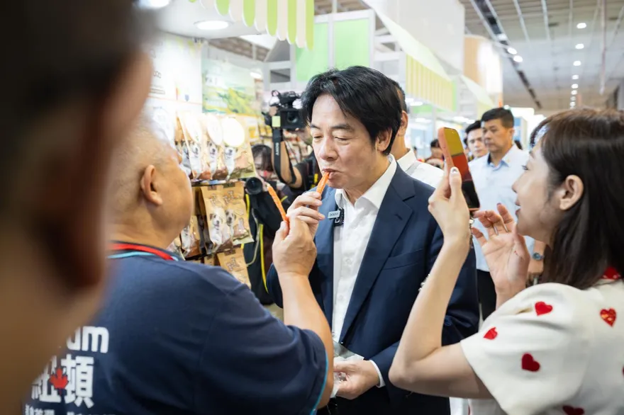 試吃寵物肉乾不是重點　張競：笨蛋！是賴總統的維安