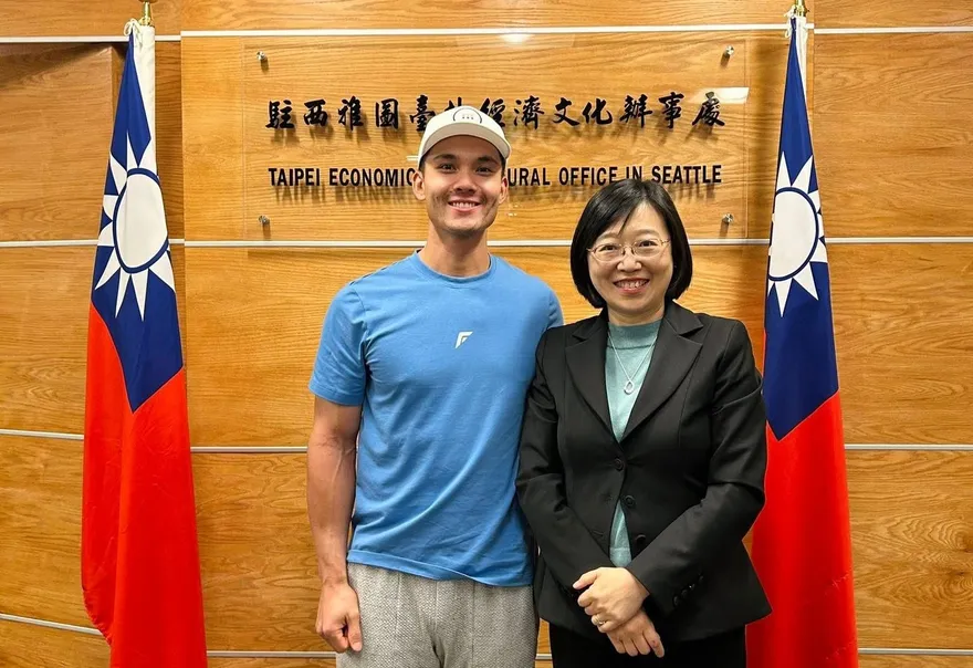 WBC英雄費仔訪西雅圖駐處　親曝11月返台！
