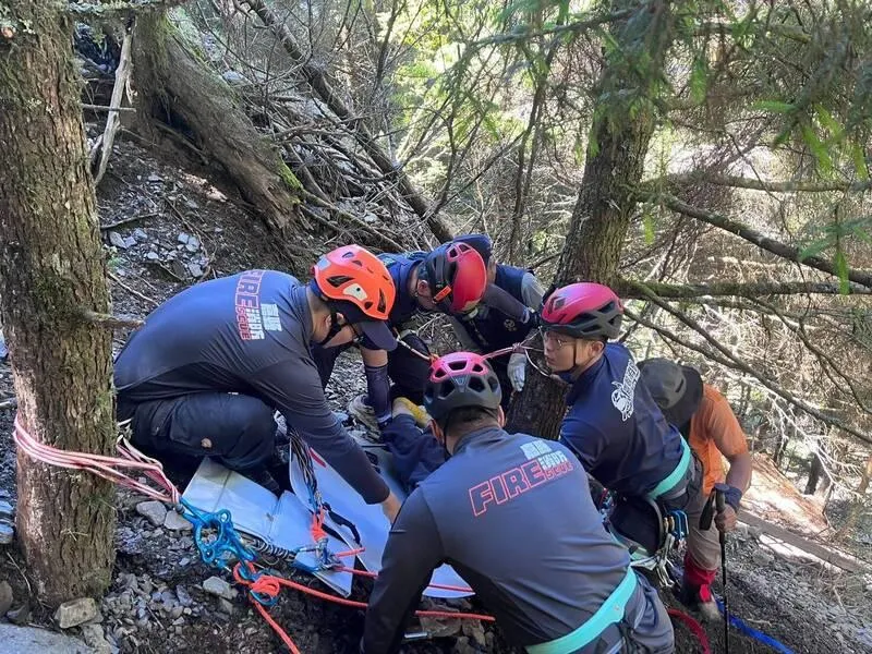玉山登山步道驚傳山難！60歲山友墜50米邊坡傷重不治