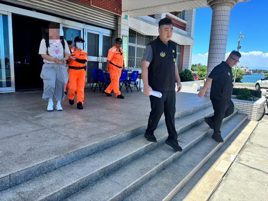 影/女通緝犯台南搭船到澎湖！　海巡眼尖認出逮捕解送地院