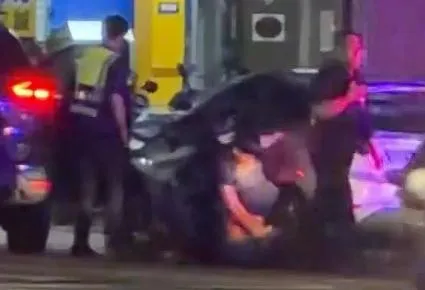 影/超硬！台中抓毒駕「壓地掙扎」大場面妹子驚呆