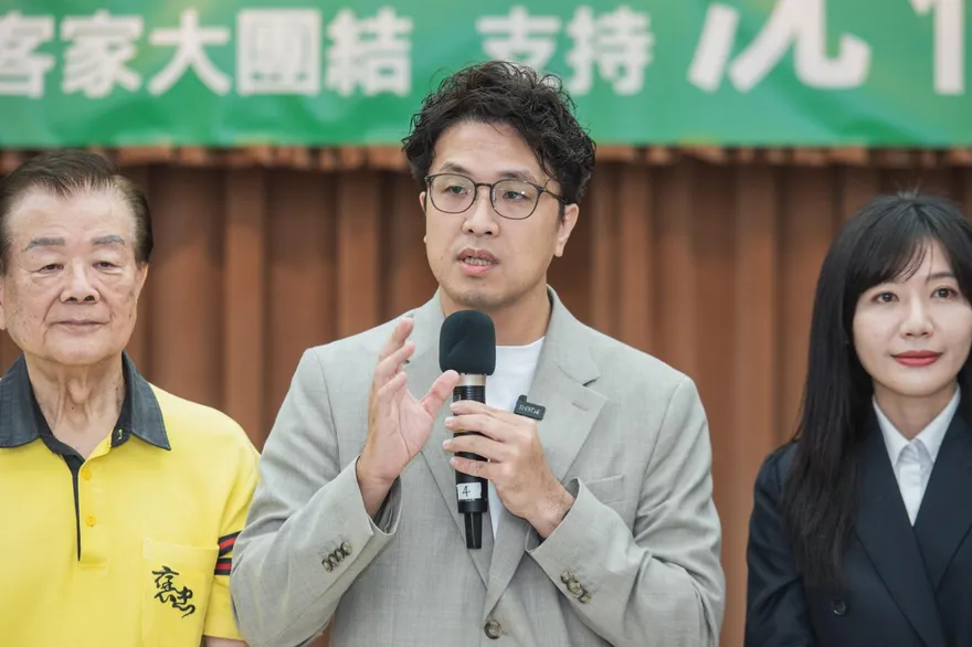 打臉吳思瑤？罵蔣萬安去台東享樂　沈伯洋卻大曬「帥氣運球」影片
