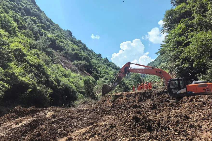 剛下車就塌了！甘肅山崩33工人遭活埋　已致5死12人仍受困
