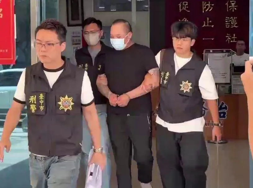 影/跨境行兇「痛毆矢板明夫」機場落網！港男嫌犯被移送