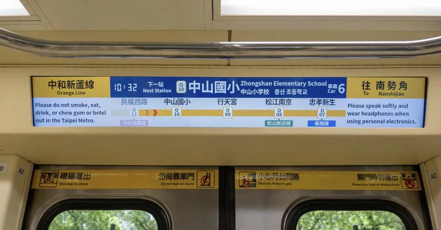 中和新蘆線顯示器大升級　48吋大螢幕首波2列車亮相