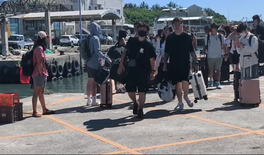 封島三天恐斷炊！巴威颱風攪局　綠島遊客提前返台