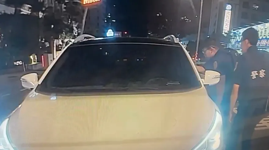 影/台南二手車商毒駕睡死　警包圍搜出逾200克安非他命