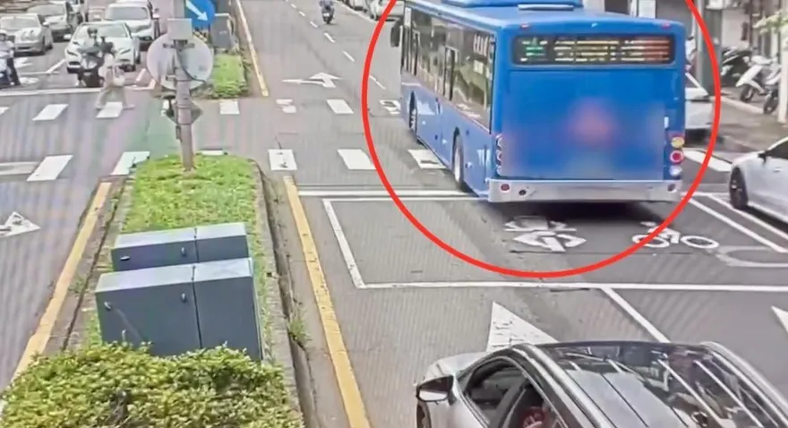 影/北市文山區公車駕駛身體不適　闖紅燈遭檢舉警開罰