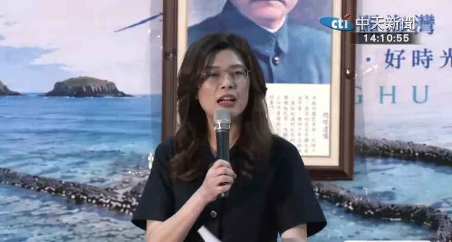 出席營隊暢談選舉制度　鄭麗文勉學子：洞察制度背後根本問題