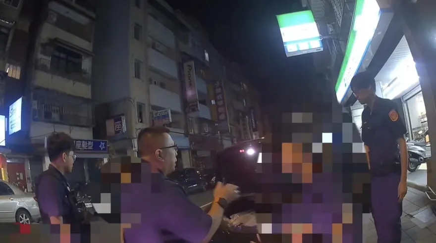 影/北市凌晨情侶街頭大吵　女暴怒砸男友車2人被送辦