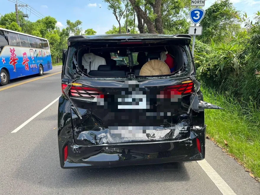 張麗善座車遭混凝土車追撞！警方調查中：雙方駕駛酒測值均為0