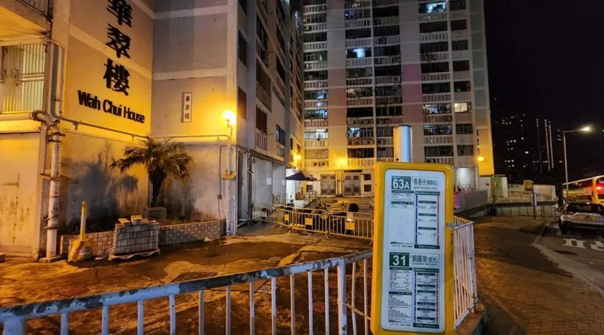 踩到腳竟送命！香港婦小巴上爆衝突　遭壓地掐頸數分鐘不治