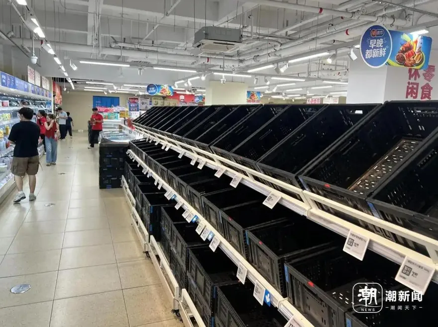 影/巴威未到先爆採買潮！杭州超市貨架被搬空　官方籲理性備貨