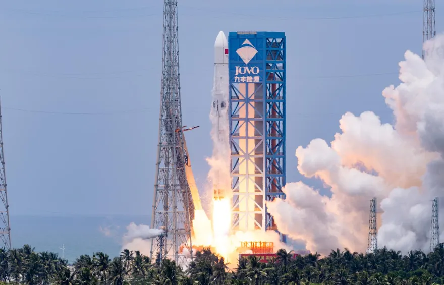 對標SpaceX獵鷹9號！長征十號乙火箭實現全球首例「網繫回收」