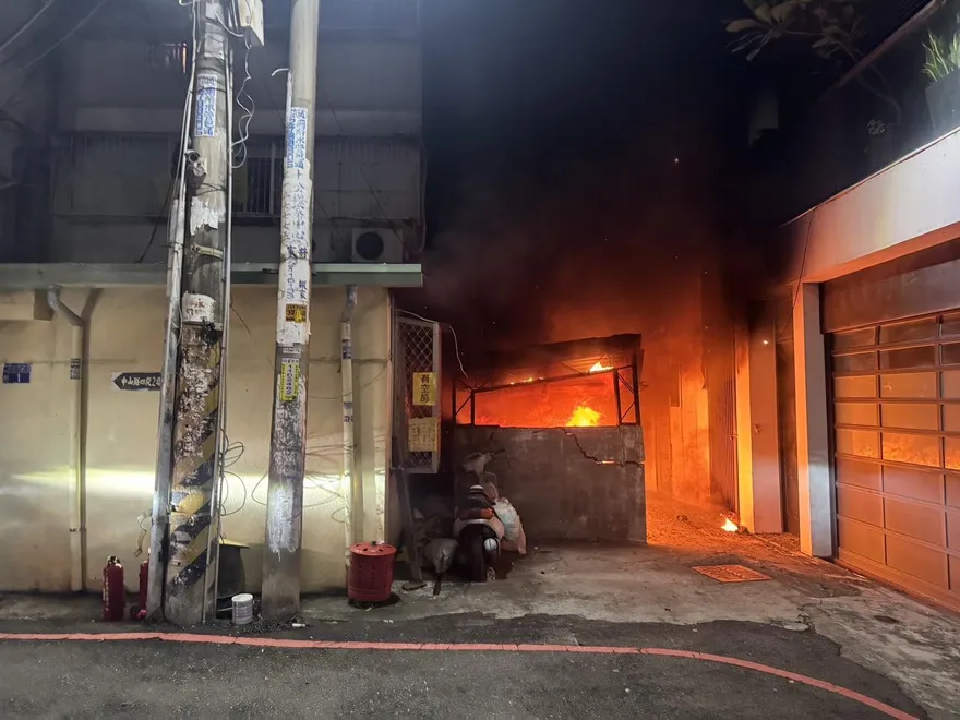 影/向哥討錢不成縱火燒毀11車！台中男逃4小時火車站遭逮