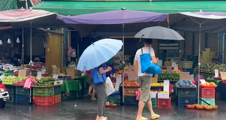 颱風假照常營業　礁溪早餐店老闆嘆：生意差了一半以上