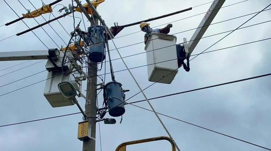 颱風巴威來襲！全台逾13萬戶停電　台電：4.4萬戶待復電