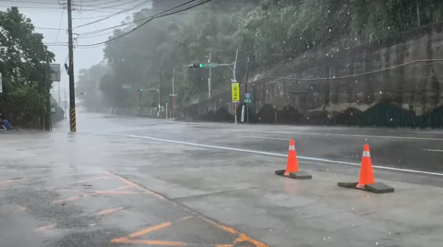 巴威颱風降雨遭「中央山脈一刀切」　西半部防豪雨