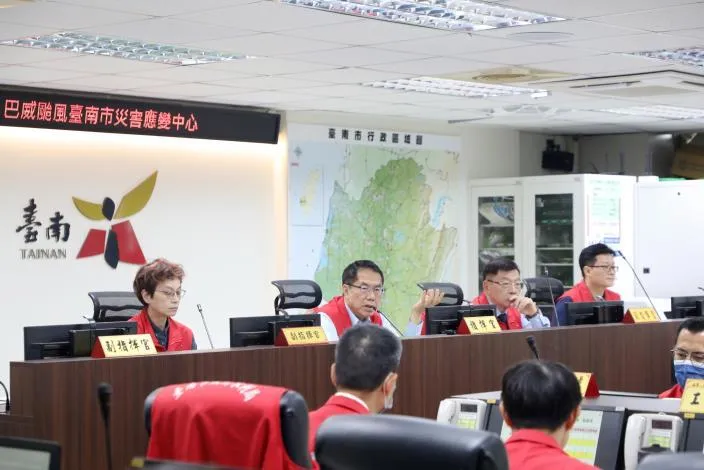 黃偉哲：台南「整體災情可控」有停電無停水斷訊　颱風假讓市民整備