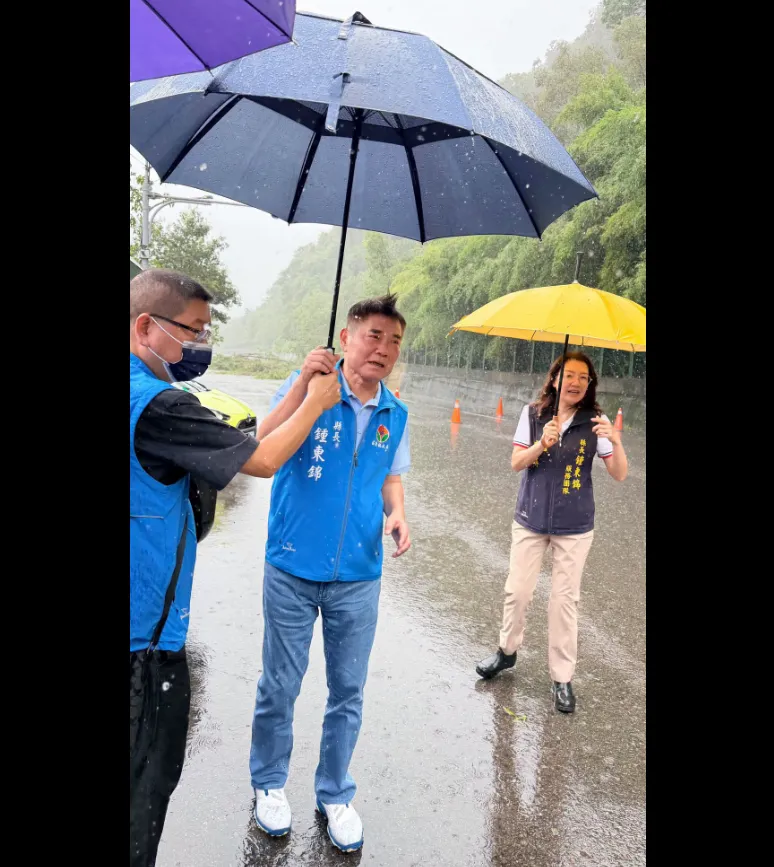 鍾東錦冒雨勘災！衝台3線大湖路段坍方現場畫面曝