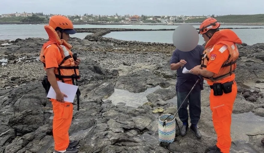 澎湖男闖警戒區海邊垂釣　海巡依法開單最重罰25萬