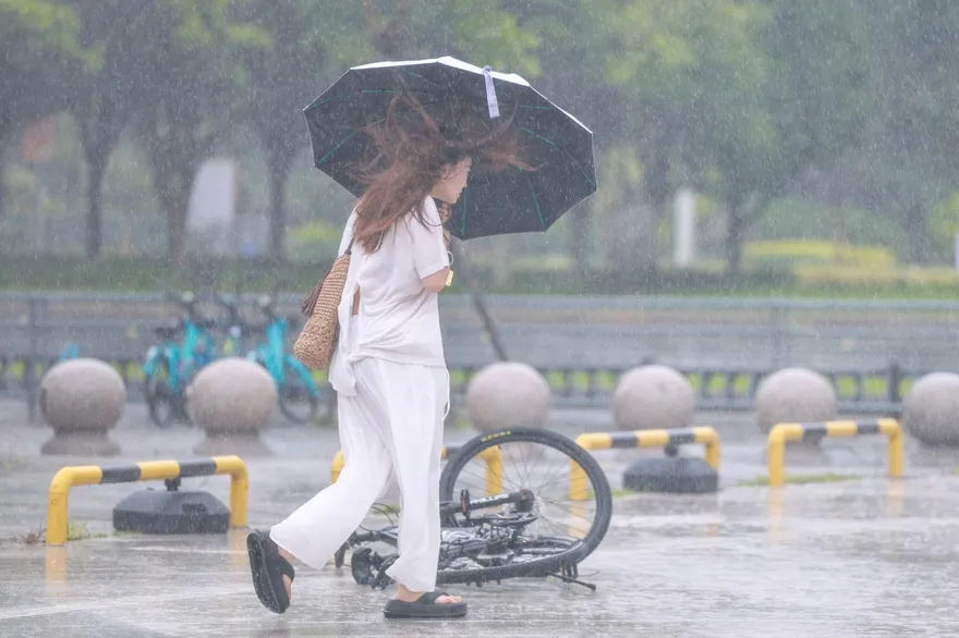巴威兩度登陸浙江！陸急撤超200萬人　京津等地嚴防暴雨