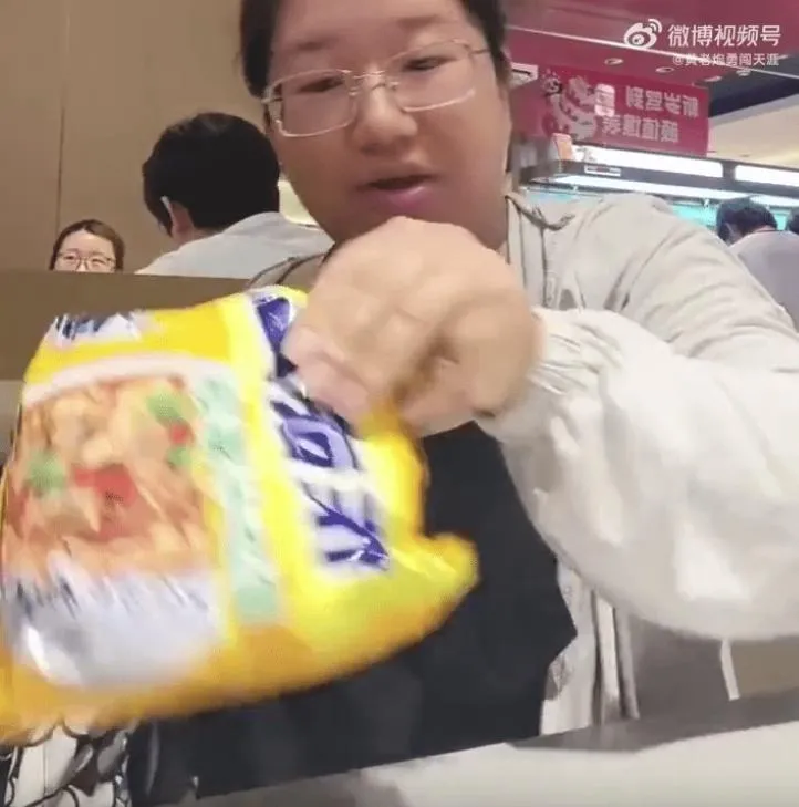影/自備「整包食材」吃海底撈　陸女拍片PO網挨轟沒底線