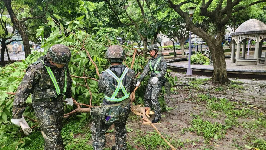 巴威颱風遠離　第三作戰區兵分多路全力投入災後復原