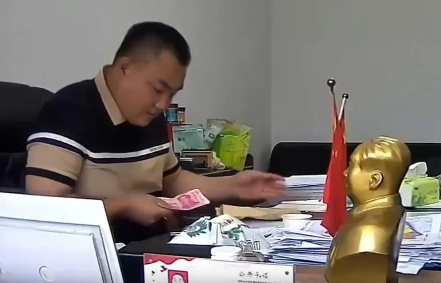 端午收禮全都錄！陸國企董座「數鈔畫面」瘋傳　官方火速免職
