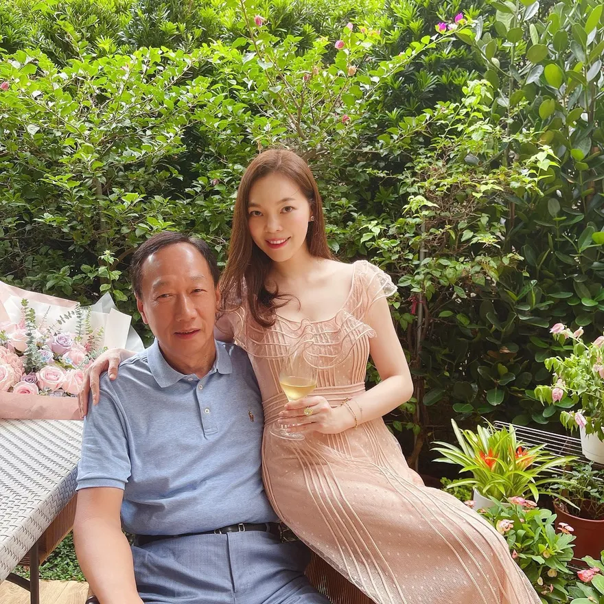 郭台銘密會女球友緋聞延燒！曾馨瑩PO文驚吐：有些委屈無法向人解釋