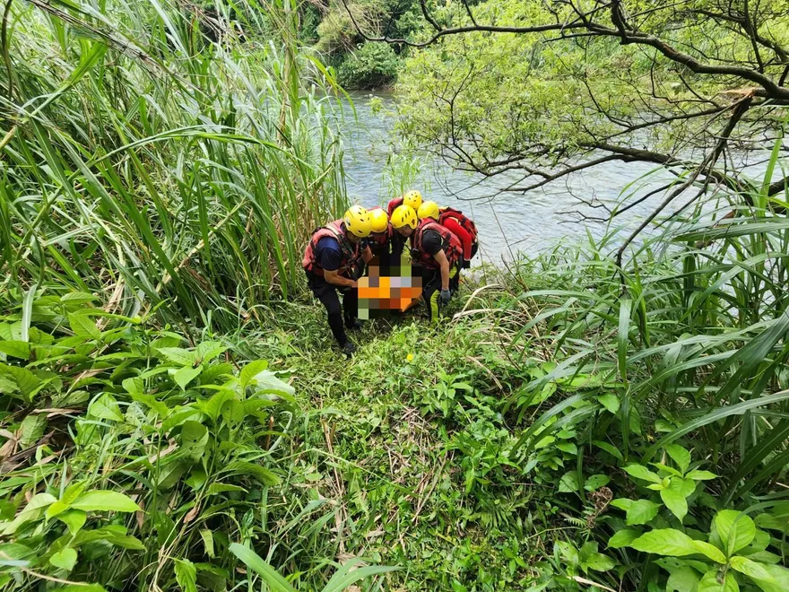 生前傳河邊照給親友！新北基隆交界瑞慶橋驚見6旬女浮屍
