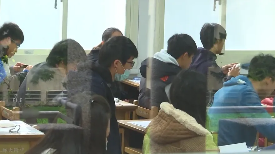 昨抓AI眼鏡！分科測驗今再查獲智慧錶、藍牙耳機