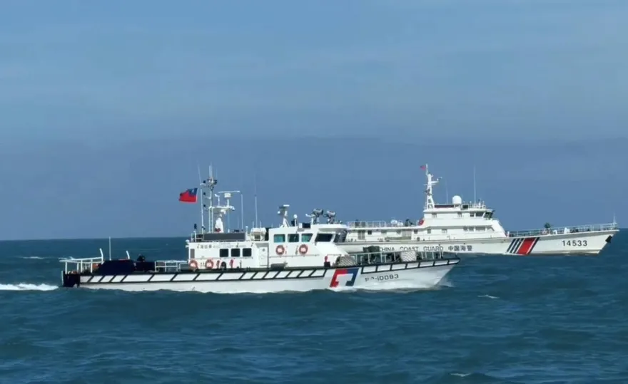 影/颱風巴威剛過！4艘陸海警船現身金門限制水域　海巡強勢驅離