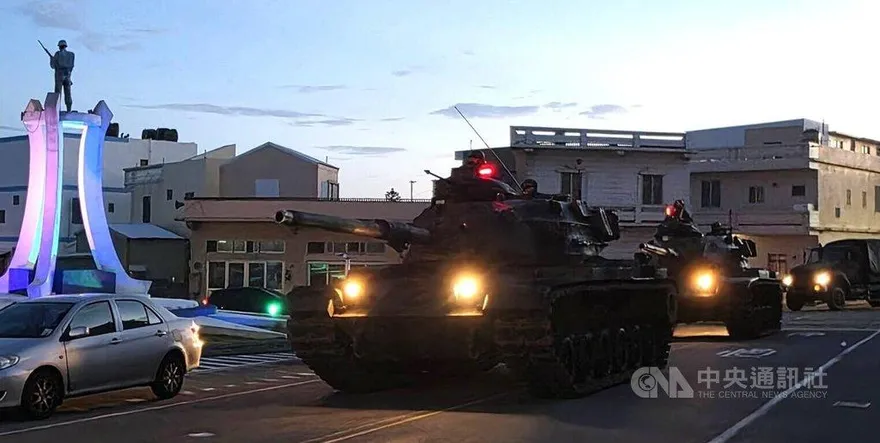 戰車夜馳澎湖街頭　國軍聯合防禦操演完成重要目標部署