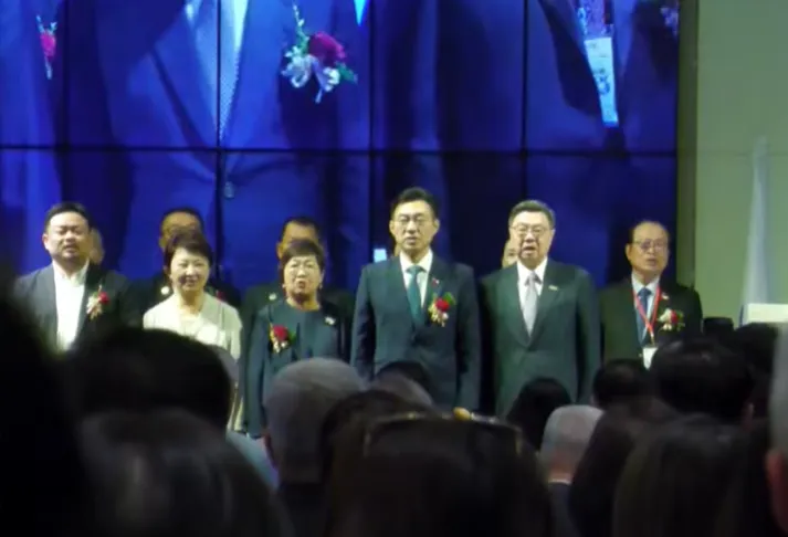 影/拒絕毒蘋果！卓榮泰台中同台盧秀燕　慘遭包圍怒嗆：院長下台！