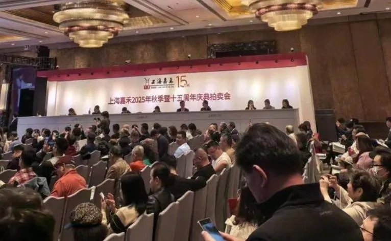 地攤貨變7百萬「乾隆梅瓶」！北京拍賣公司設暗樁　騙收藏家上億