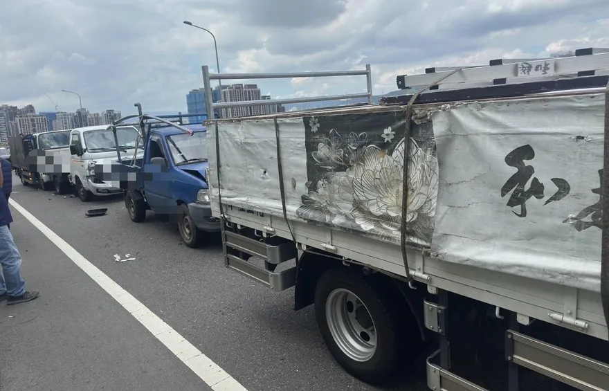 台65線4車連環撞2人傷　小貨車疑未注意追撞釀禍
