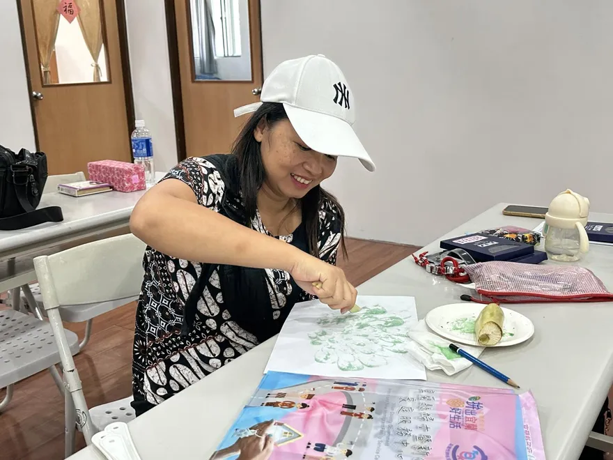 新二代築夢推廣蠟染工藝  移民署攜宜蘭新住民認識印尼蠟染Batik