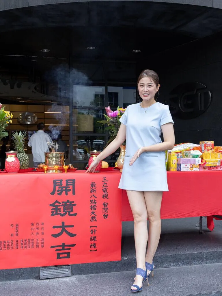 李燕睽違4年重返八點檔！「升格當媽」拍全家福衝擊大