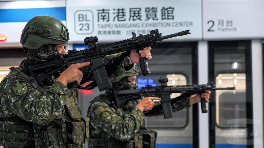憲兵聯合防禦操演拱衛中樞　北捷演練地下兵力轉移部署